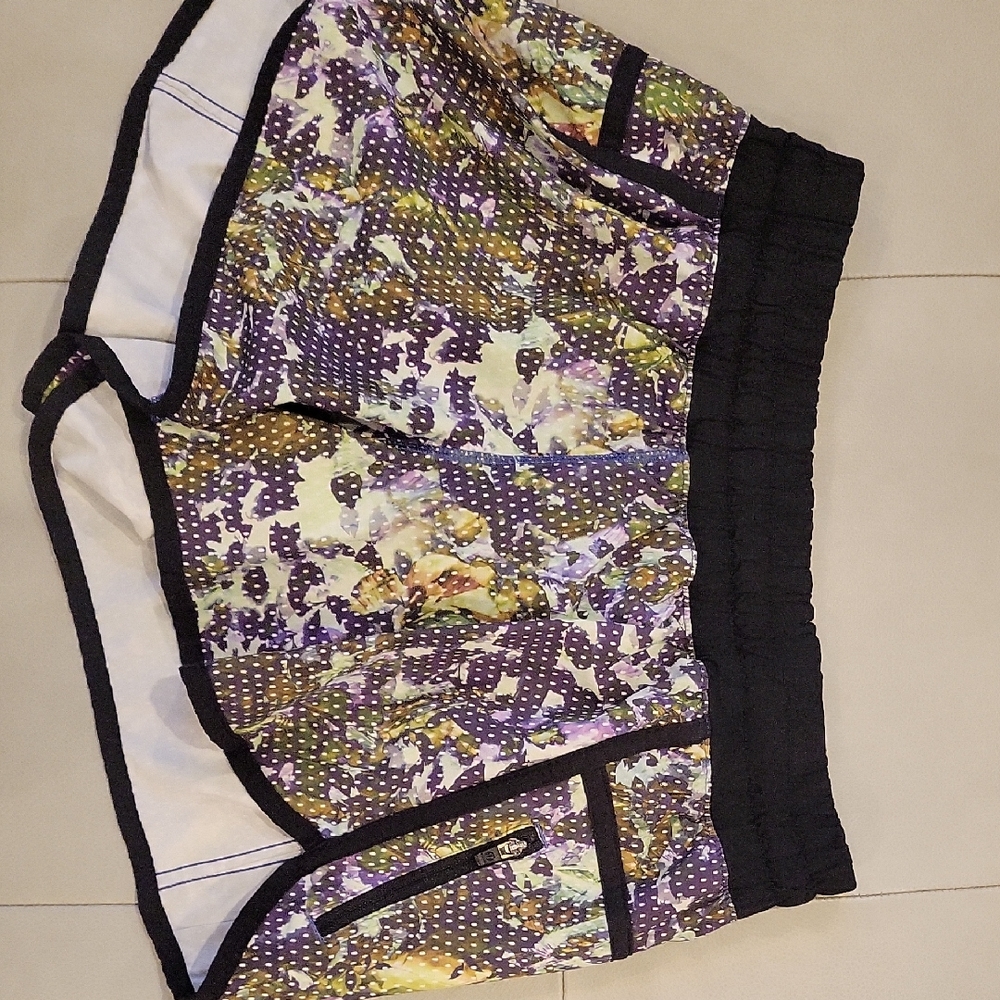 Lululemon Women's Purple Patterned Shorts